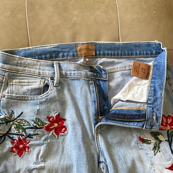 Driftwood Beau distressed denim - Picture 3 of 6